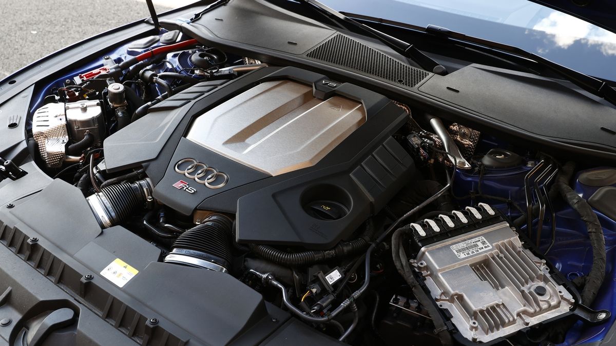 Audi v modelech RS zatím zůstane u velkých motorů, chystá silné hybridy